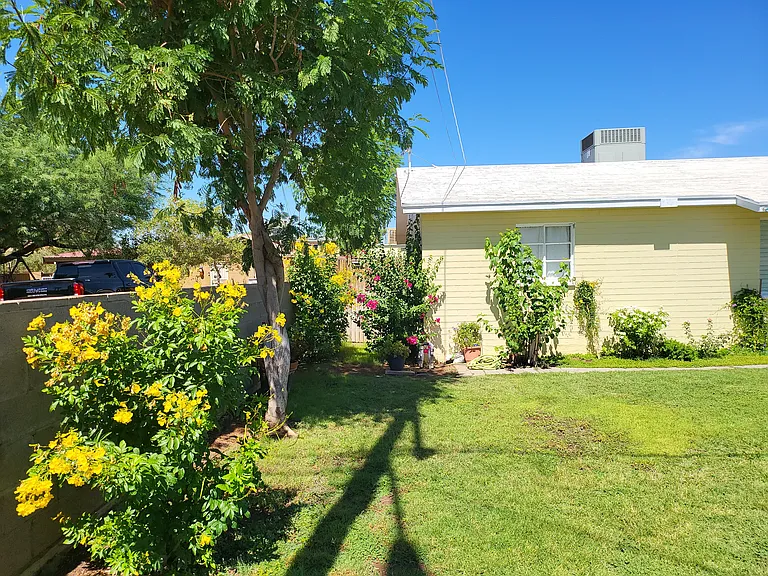 1040 N 27th Pl — Photo 12
