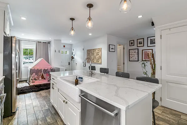 Rented by Daniel Gale Sotheby's International Realty | media 7