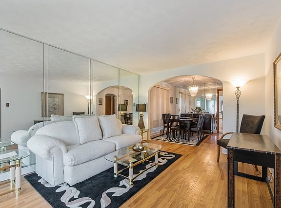 4th image of 8436 S King Dr