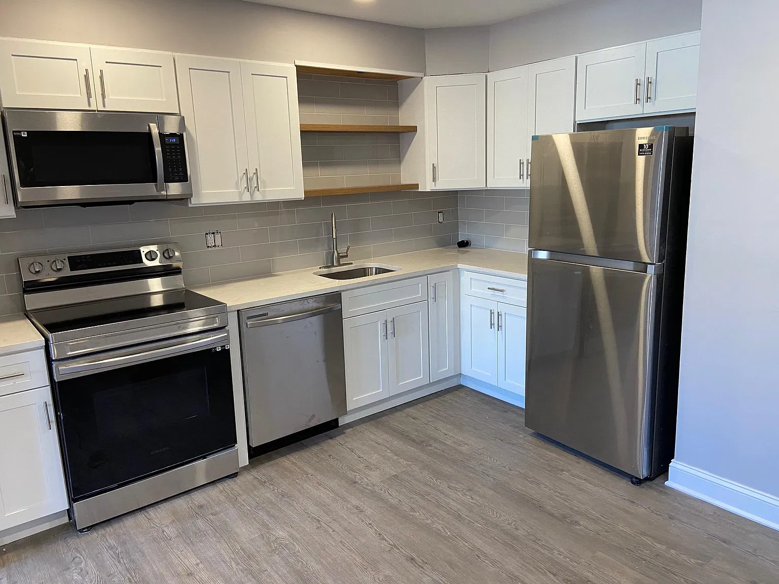 2 bed, 890 sqft, $1,950 — Photo 3