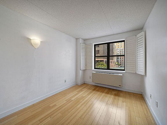 5th image of 516 W 47th St APT S3h