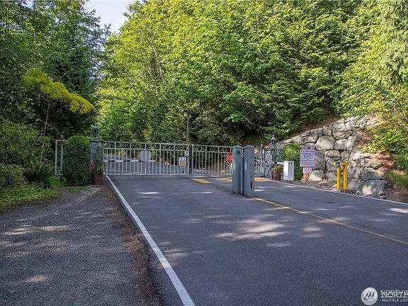 3rd image of 1185 Brighton Crest Drive