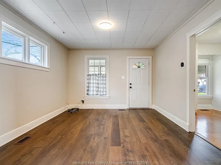 1062 Lena Ave — Photo 4