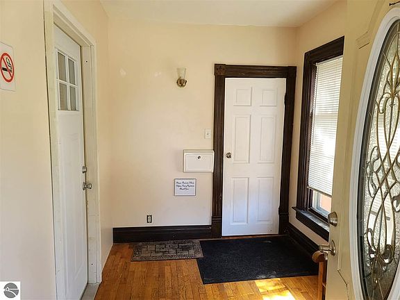 3rd image of 629 W Eighth St