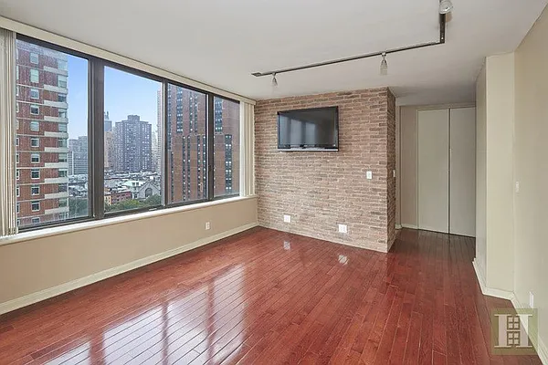 Rented by Halstead Real Estate | media 13