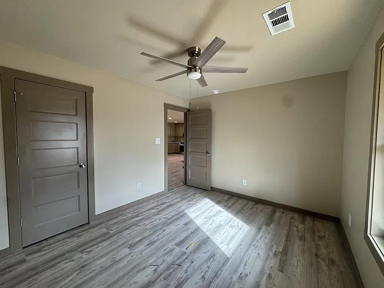 118 Dobbins Cir — Photo 5