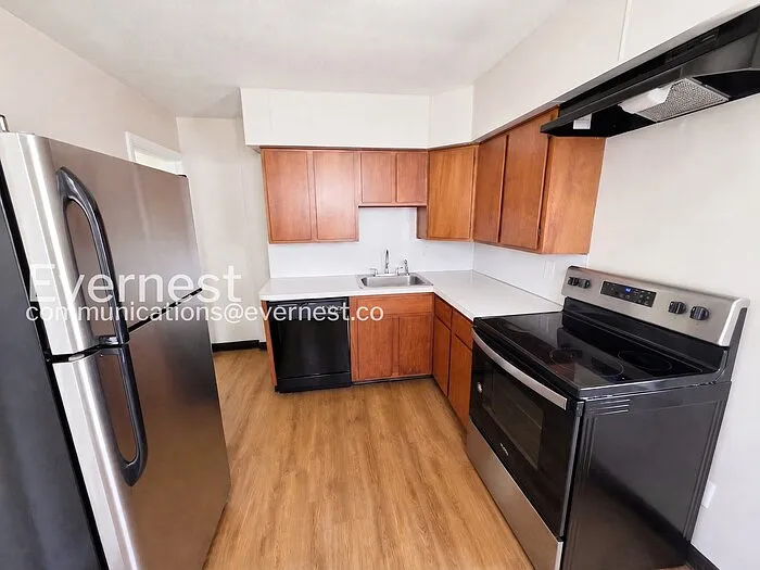 749 Racine Ave — Photo 3
