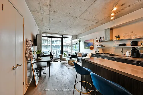 560 King St W Photo 1
