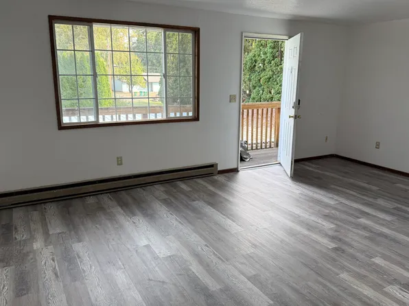 2250 Laurel St #4, Forest Grove, OR 97116