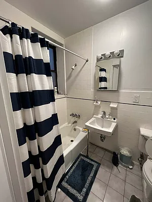 Rented by Salon Realty Corp | media 9