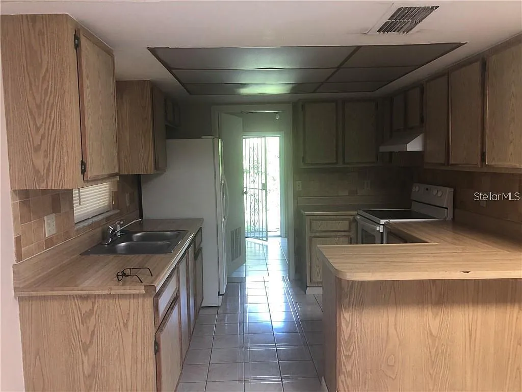 Building Photo - 12106 Club Woods Dr