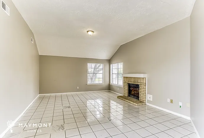 3131 Ashford Bend Dr — Photo 2