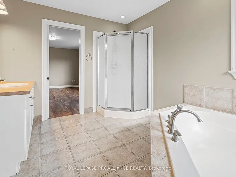 1009 Crestwood Dr — Photo 22