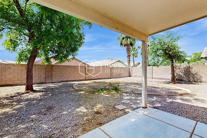 15827 W Adams St — Photo 26