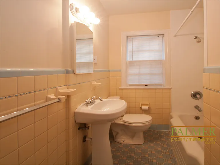 1028 Walsh St SE — Photo 6