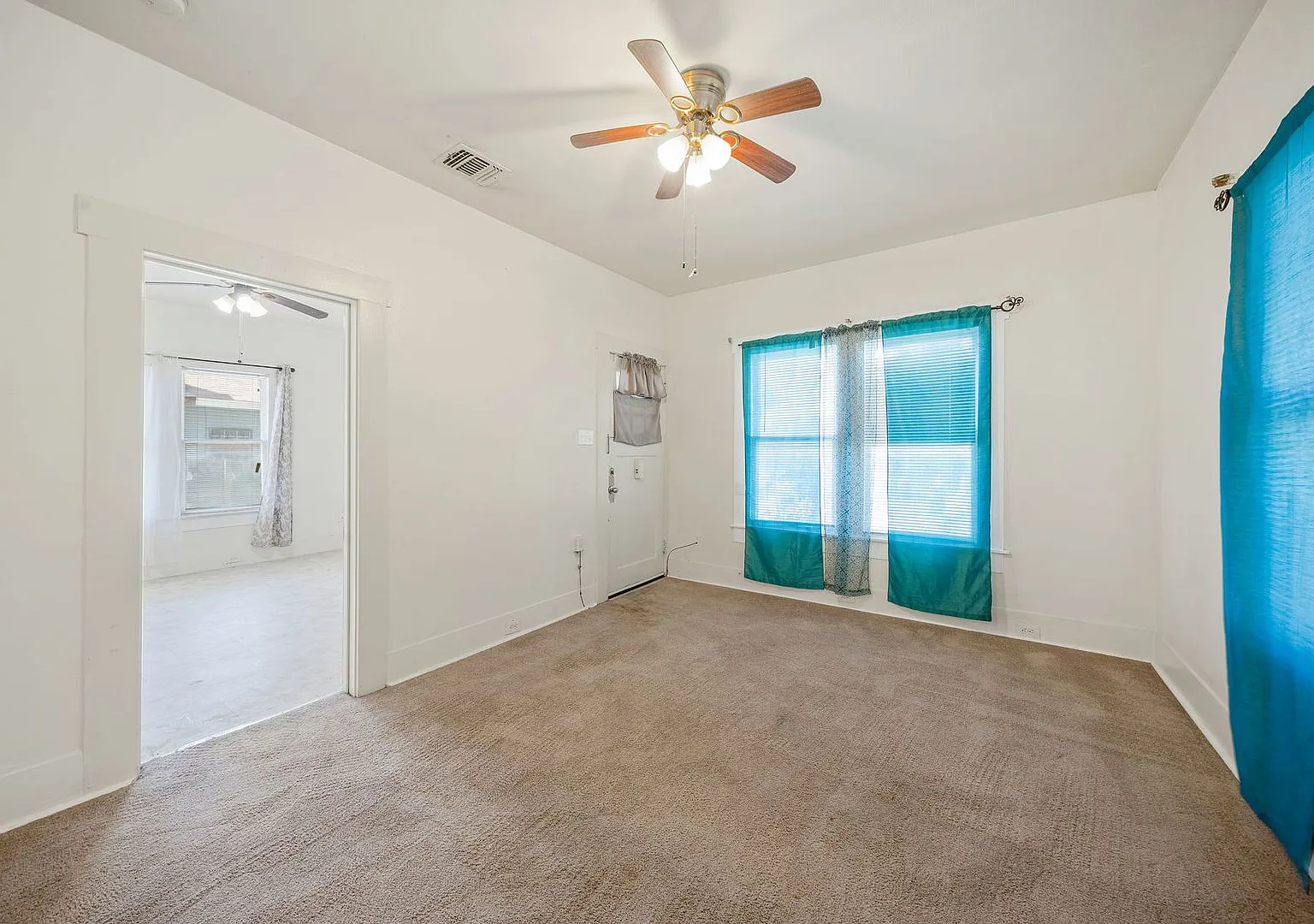 2 Bedrooms and 1 Bathroom located in Denver Heights Subdivision — Photo 4