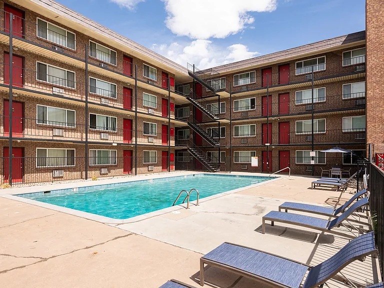 Meridian Garden Apartments — Photo 18