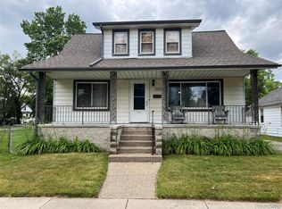 8467 Central St, Center Line, MI 48015