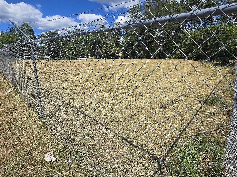 2nd image of 9999 Mill St