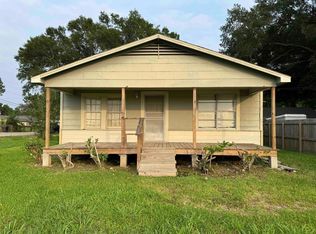 5310 Hogaboom Rd, Groves, TX 77619