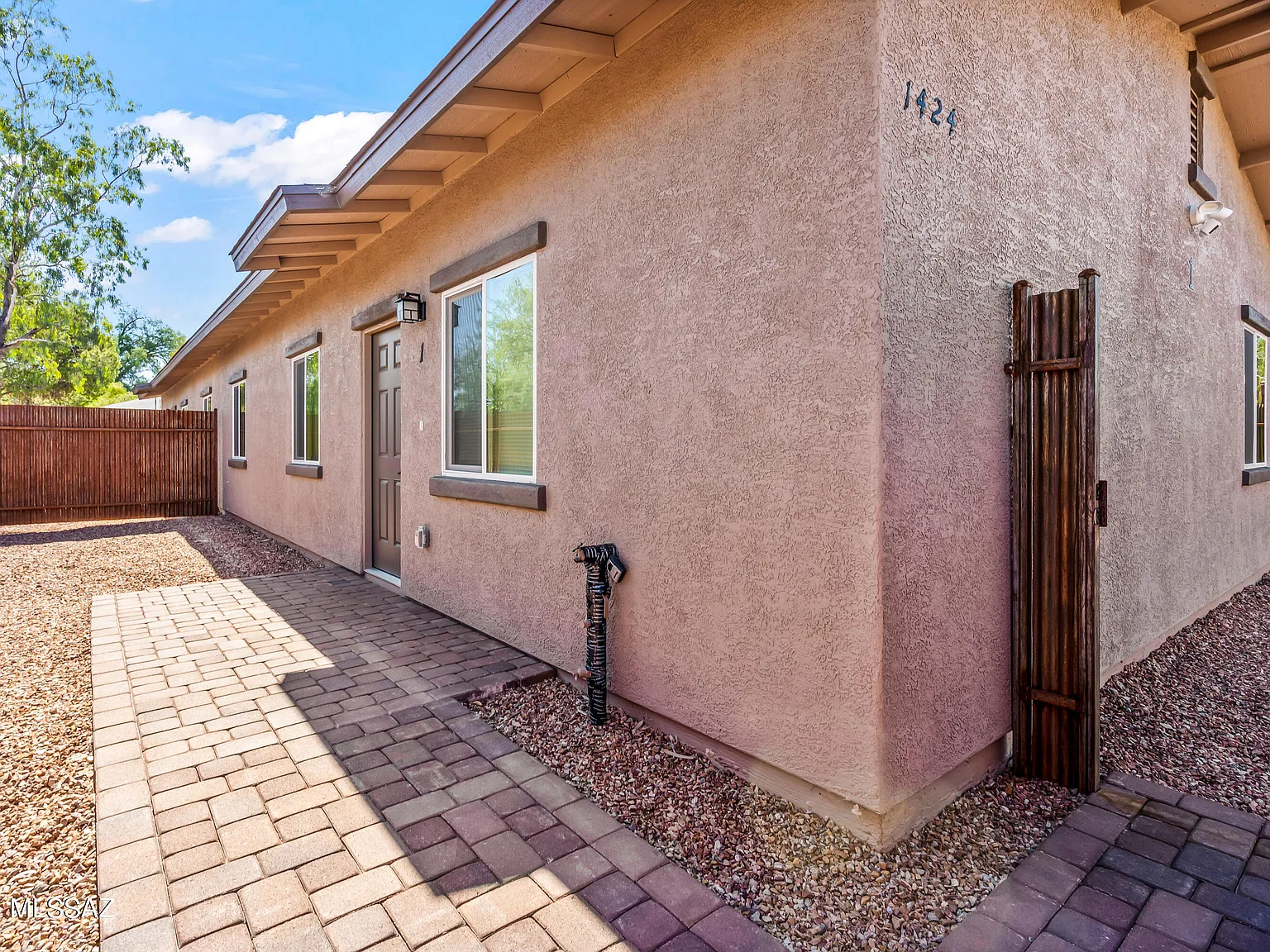3 bed, 2.0 bath, 1079 sqft, $1,800 — Photo 2