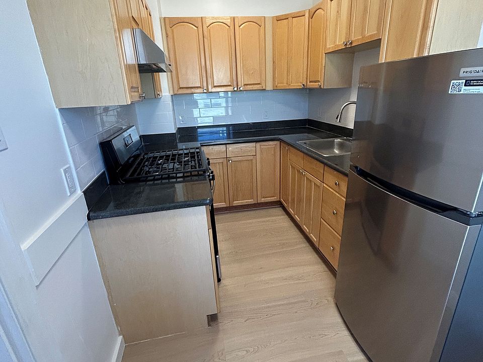 1st image of 2390 14th Ave APT 2