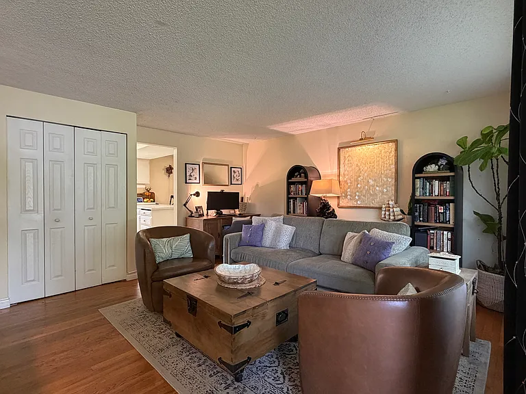16826 NE 107th St — Photo 2