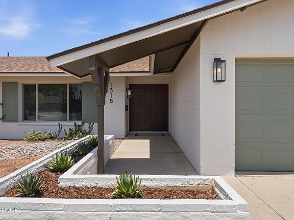 3rd image of 1318 E LA JOLLA Drive