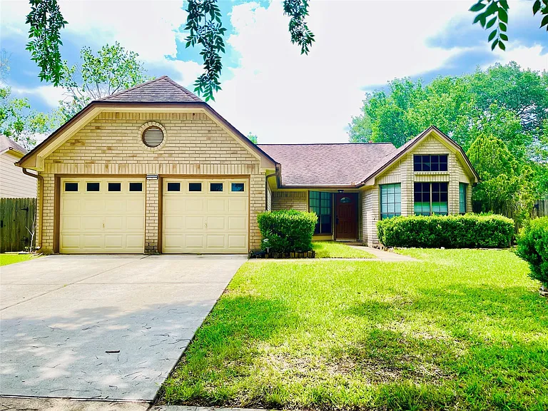 2910 Pioneer Pass — Photo 1