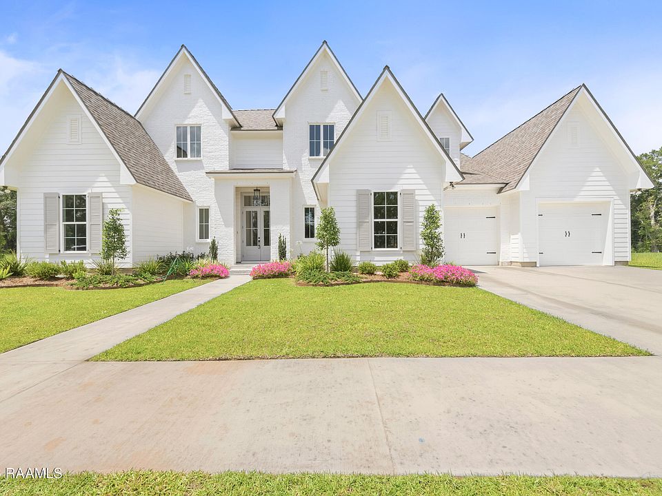 1st image of 117 Leaning Oak Dr