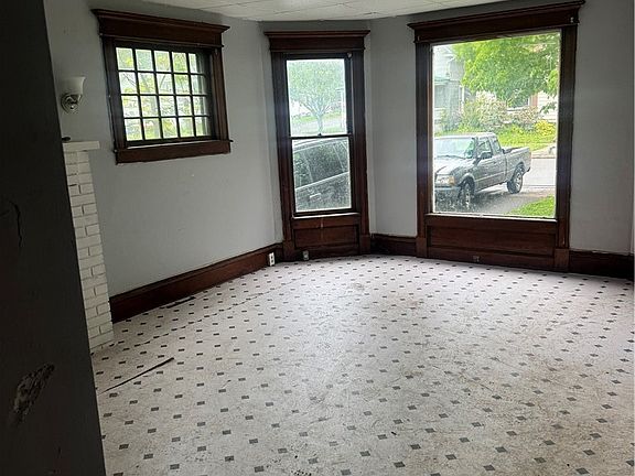5th image of 641 Prendergast Ave