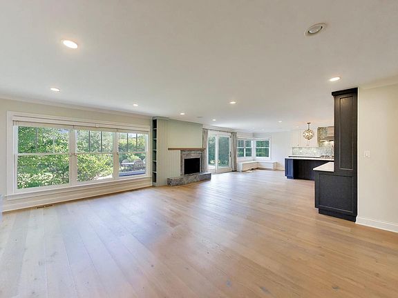 5th image of 4044 Chester Dr