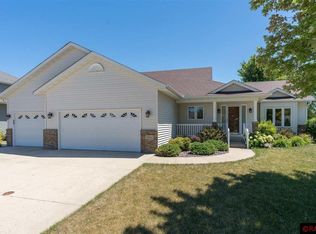 2214 Willow Ln, North Mankato, MN 56003