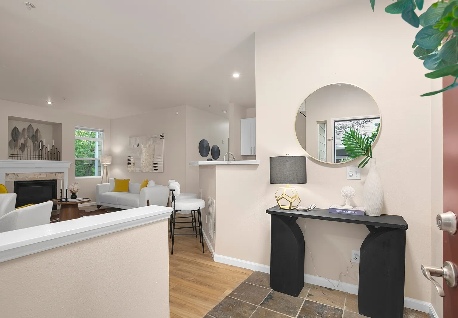 3 bed, 1252 sqft, $3,000 — Photo 2