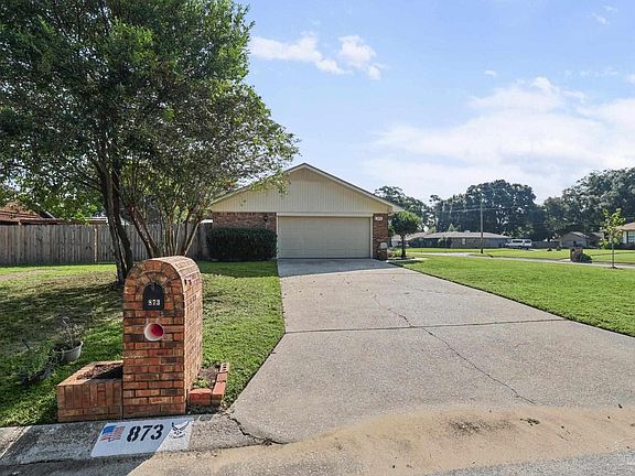 3rd image of 873 Valley Ridge Cir
