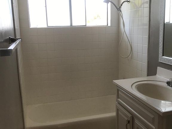 5th image of 652 Scott Pl APT 4