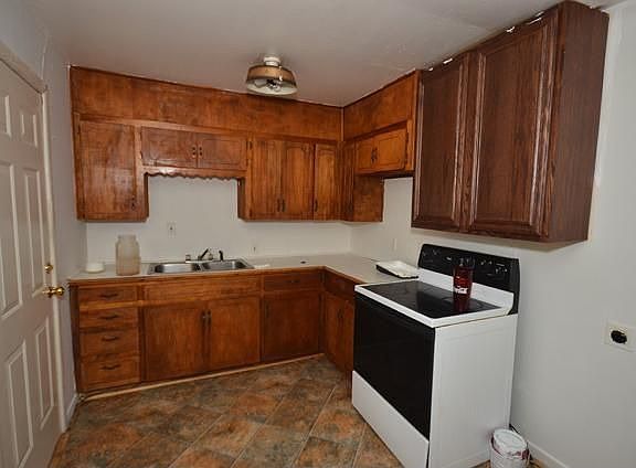 5th image of 406 NE 38th St
