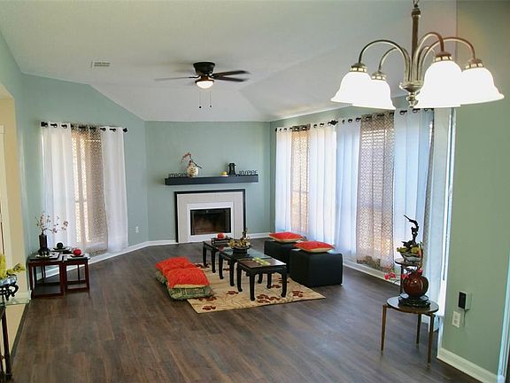 3rd image of 8503 Sandy Glen Ln