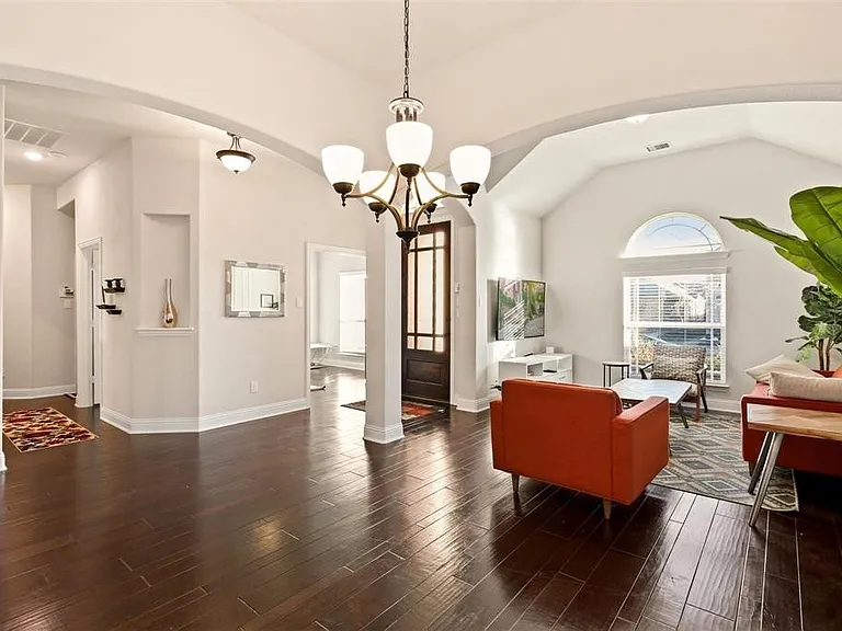 1313 Baynes Dr — Photo 4