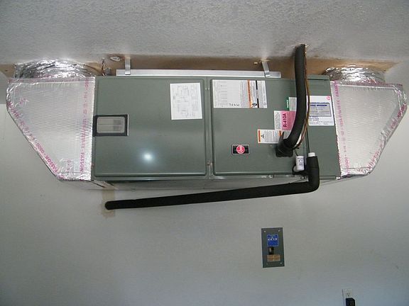1-1/2 yr 31/2 ton 2 speed 18 seer Centeral A/C / Heat