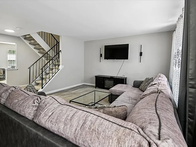 530 Mount Lubentia Ct E — Photo 5