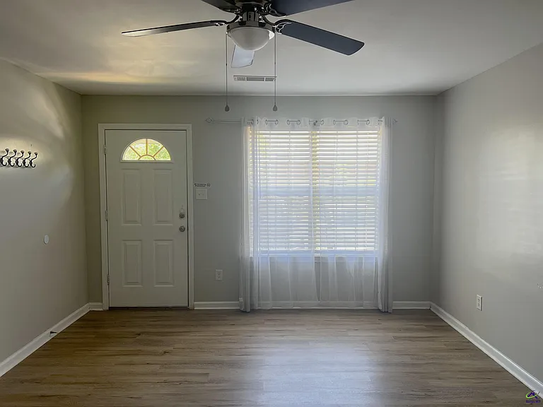230 Katelyn Cir — Photo 5