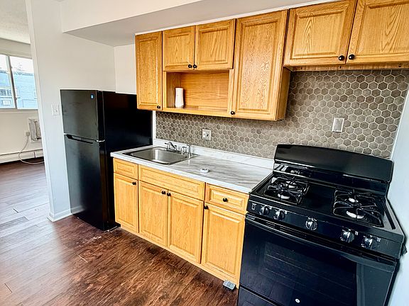 2nd image of 6518 N Camac St #B