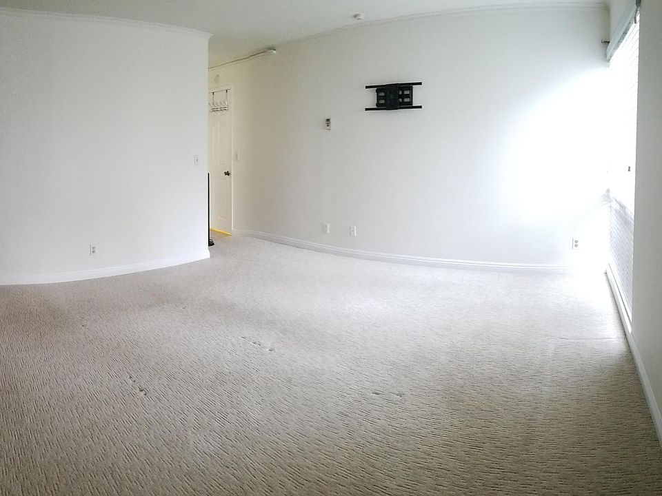 Master Bedroom (View 2)