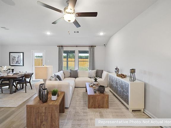 2nd image of 816 Clear Valley Ln