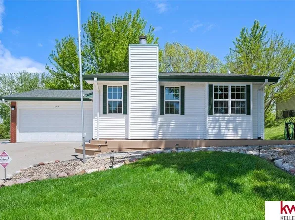 1912 Dunbar Dr, Plattsmouth, NE 68048