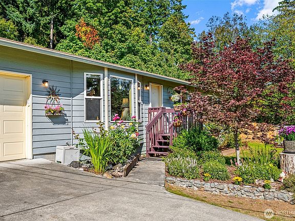 3rd image of 2044 Parker Road