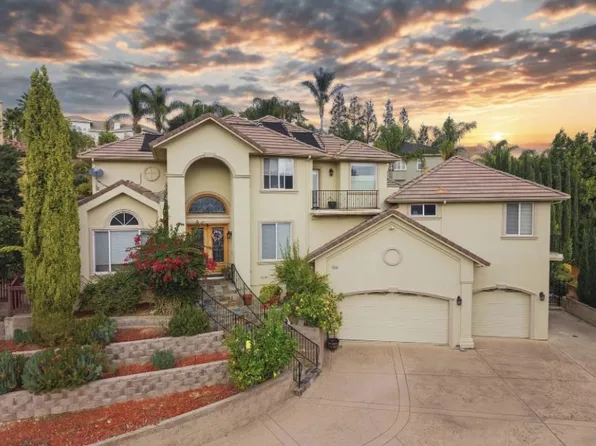 2075 Mantelli Dr, Gilroy, CA 95020