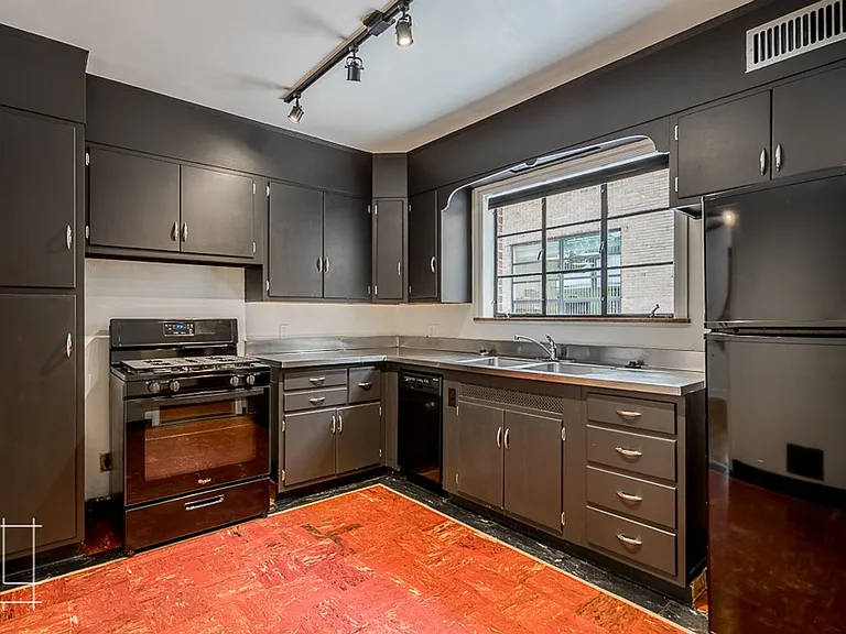 1374 E. Broad St. — Photo 22