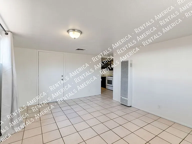1830 E 8th St #2 — Photo 9